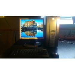 desktop pc met monitor opruiming 20 euro