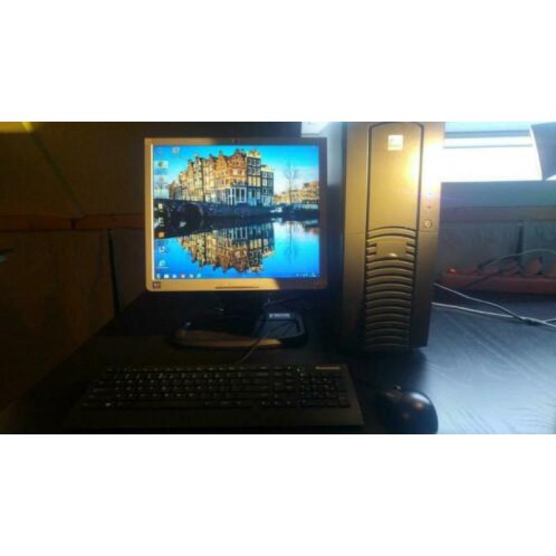 desktop pc met monitor opruiming 20 euro