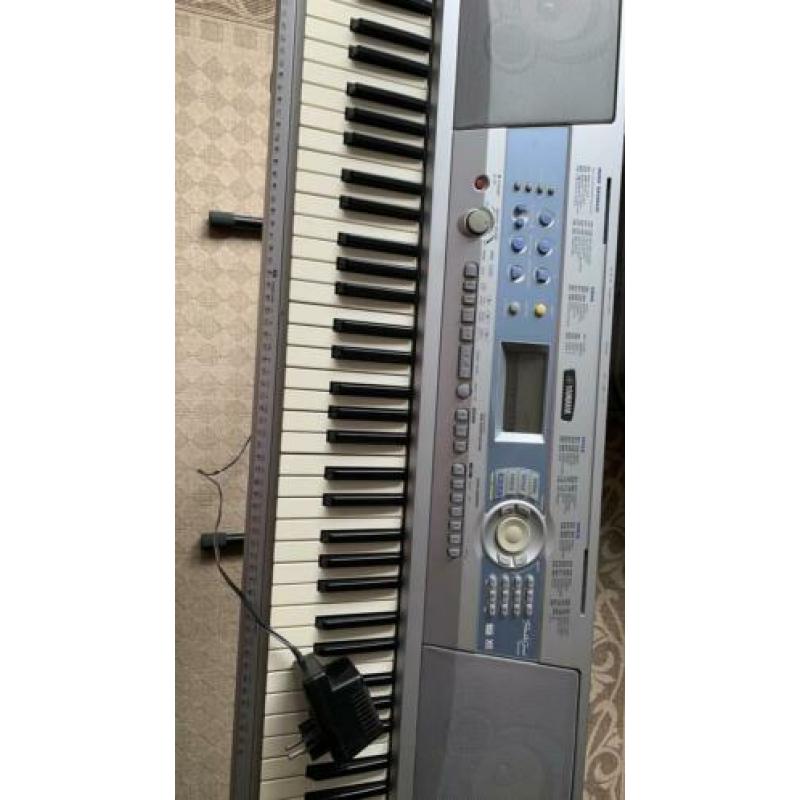 Keyboard Yamaha met standaard