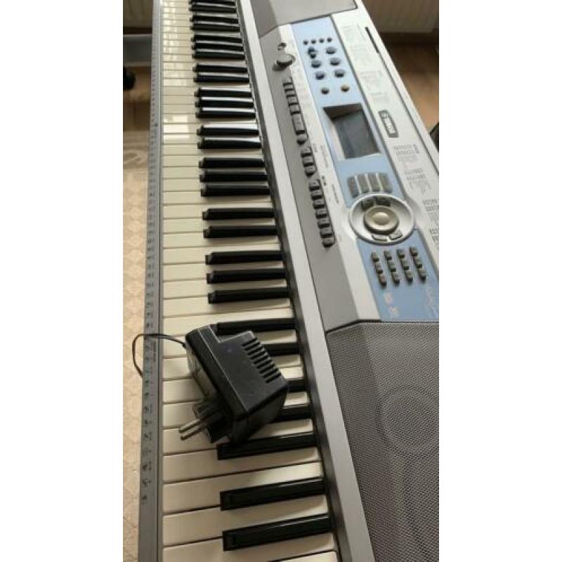 Keyboard Yamaha met standaard