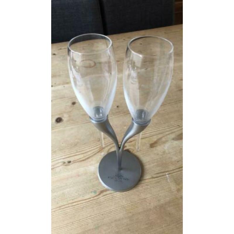 Duo “Moët” flutes in houder
