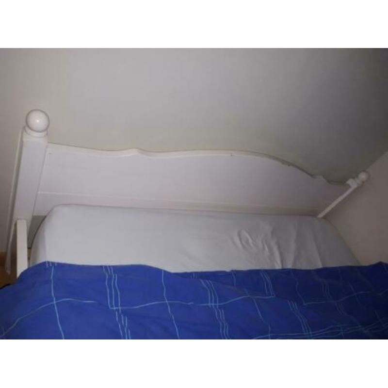 Bed, twijfelaar, tweepersoonsbed.