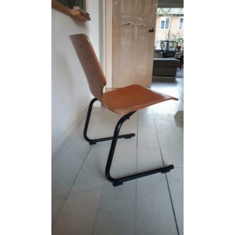 Set van 4 vintage eettafelstoelen, samen E75,-