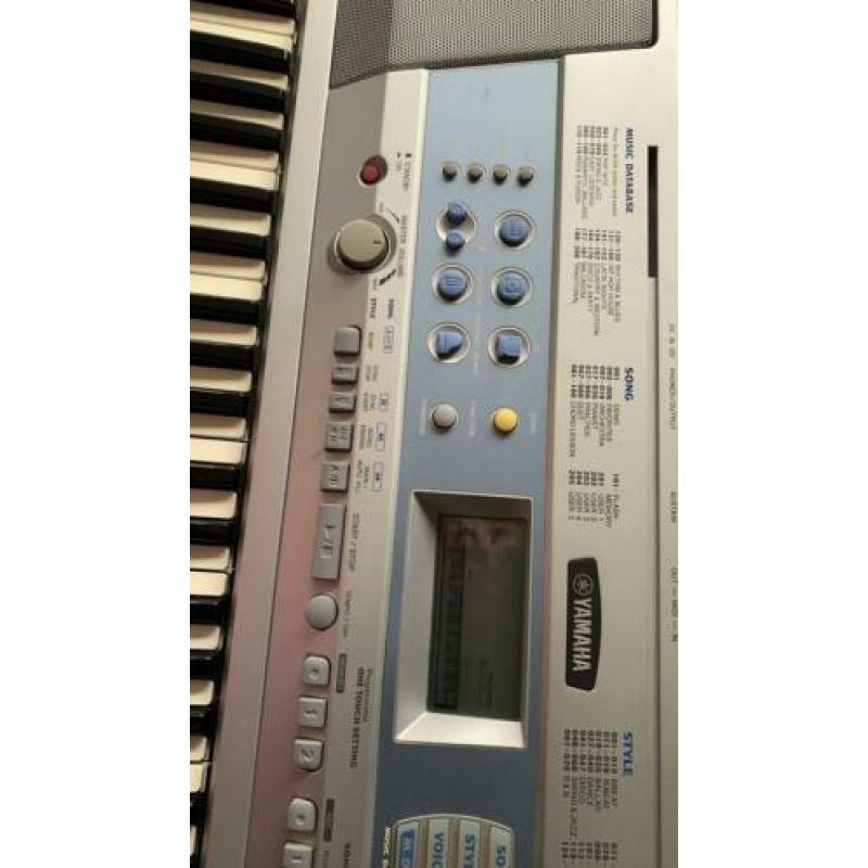 Keyboard Yamaha met standaard