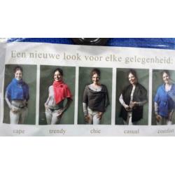 NIEUW en ongebruikte koningsblauwe buttonsjaal