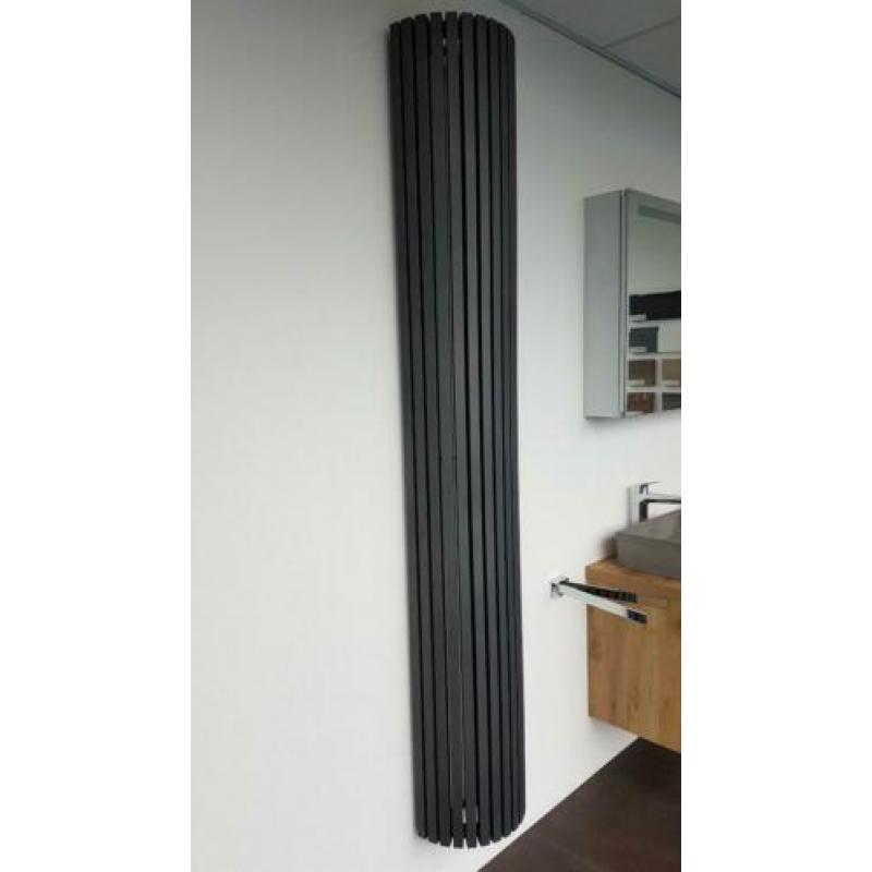 Nieuwe design radiator, Antraciet.