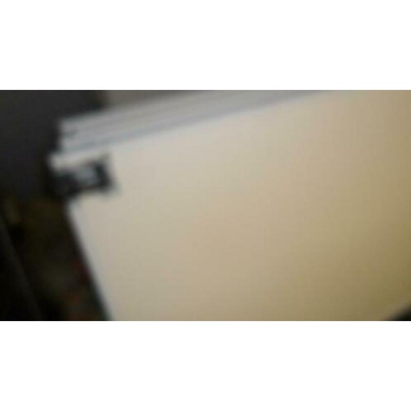 gratis 4 kast/garderobe deuren wit