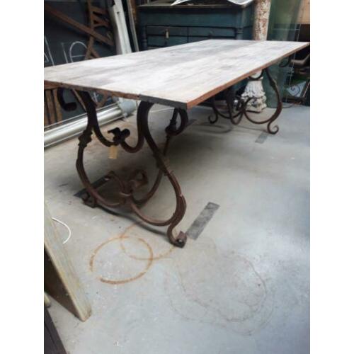 Grote buitentafel smeedijzer hardhouten blad