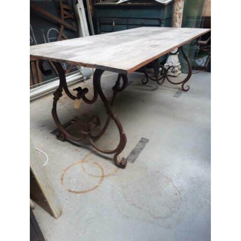 Grote buitentafel smeedijzer hardhouten blad