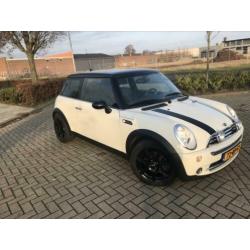 Mini 1.6 16V Cooper Chili 2005 Wit ( Youngtimer)