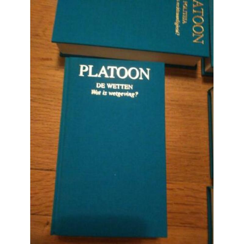 Platoon verzameld werk (11-delen) in opbergbox
