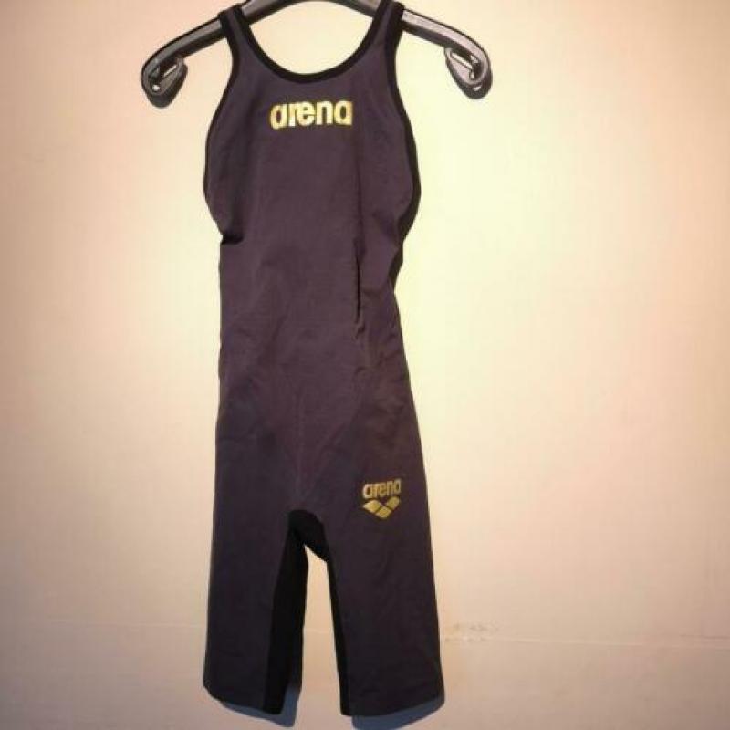 Arena carbon flex black. d26 openrug. badpak