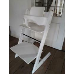 Witte stokke tripp trapp kinderstoel met babyset