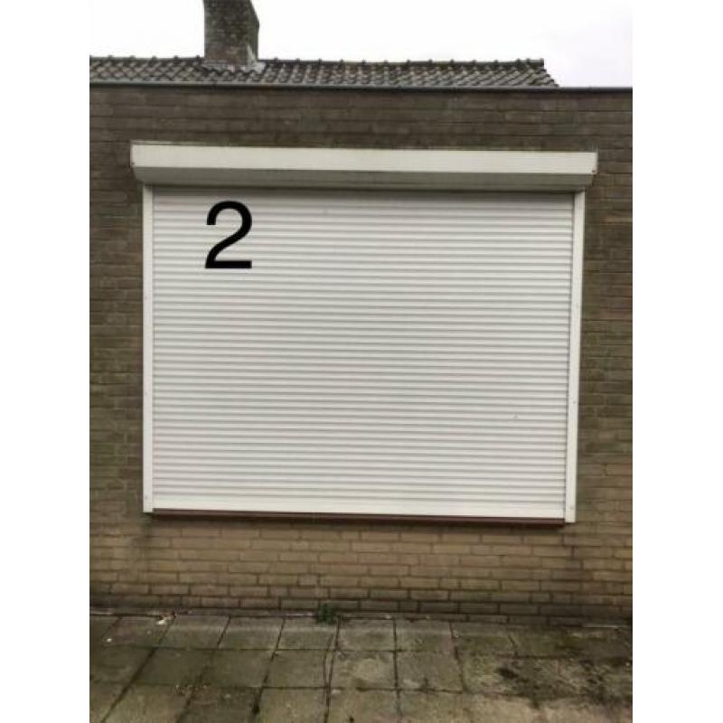 Diverse rolluiken handbediend wit