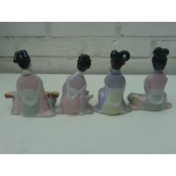 4 Geisha BEELDJES ~ Biscuit porselein