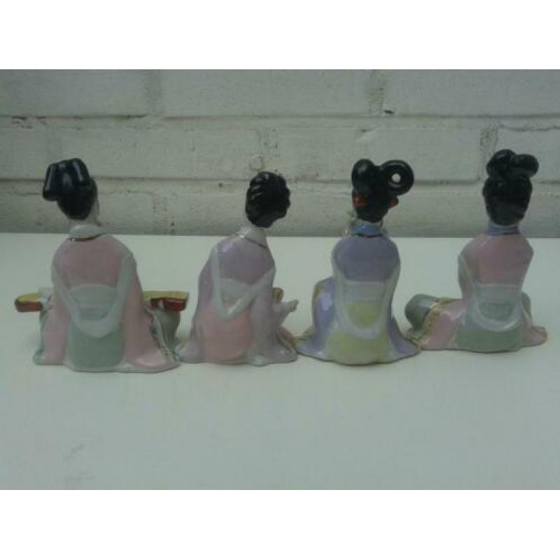 4 Geisha BEELDJES ~ Biscuit porselein