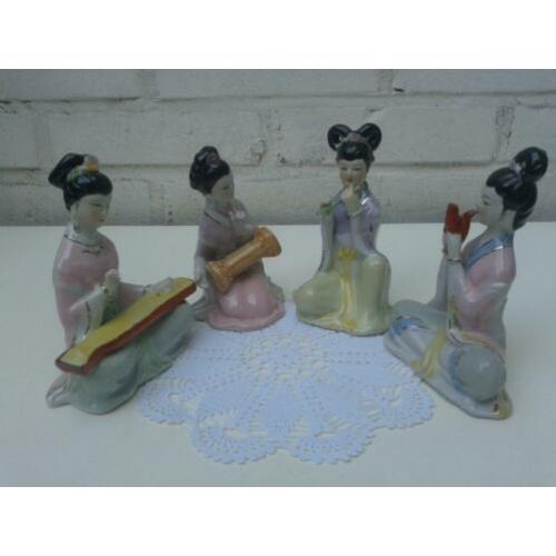4 Geisha BEELDJES ~ Biscuit porselein