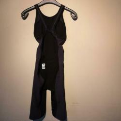 Arena carbon flex black. d26 openrug. badpak