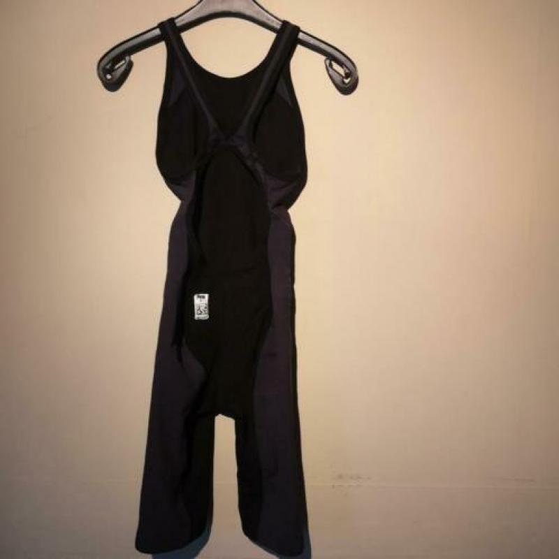 Arena carbon flex black. d26 openrug. badpak