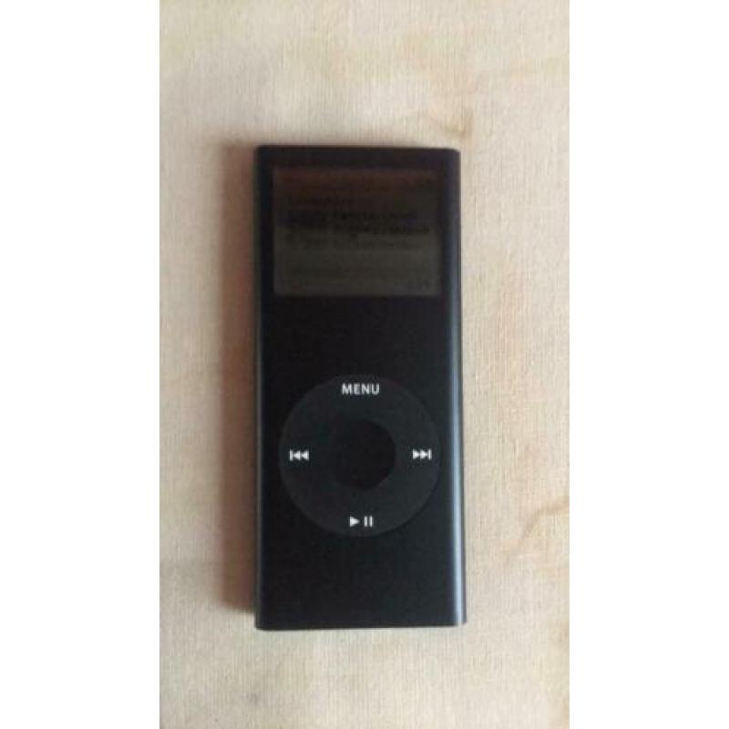Apple iPod 8gb met snoer en hoesje en veel muziek
