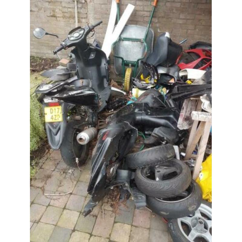 Heel veel scooter onderdelen