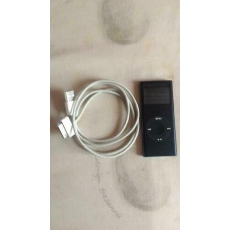 Apple iPod 8gb met snoer en hoesje en veel muziek