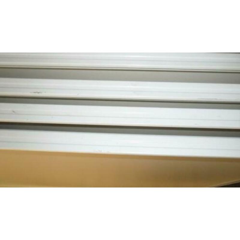 gratis 4 kast/garderobe deuren wit