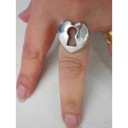 Zilveren royale vintage ring hart met sleutelgat nr.363