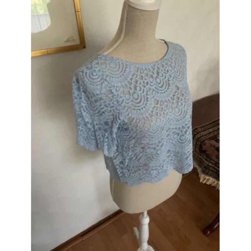 Lichtblauwe kanten blouse maat 42