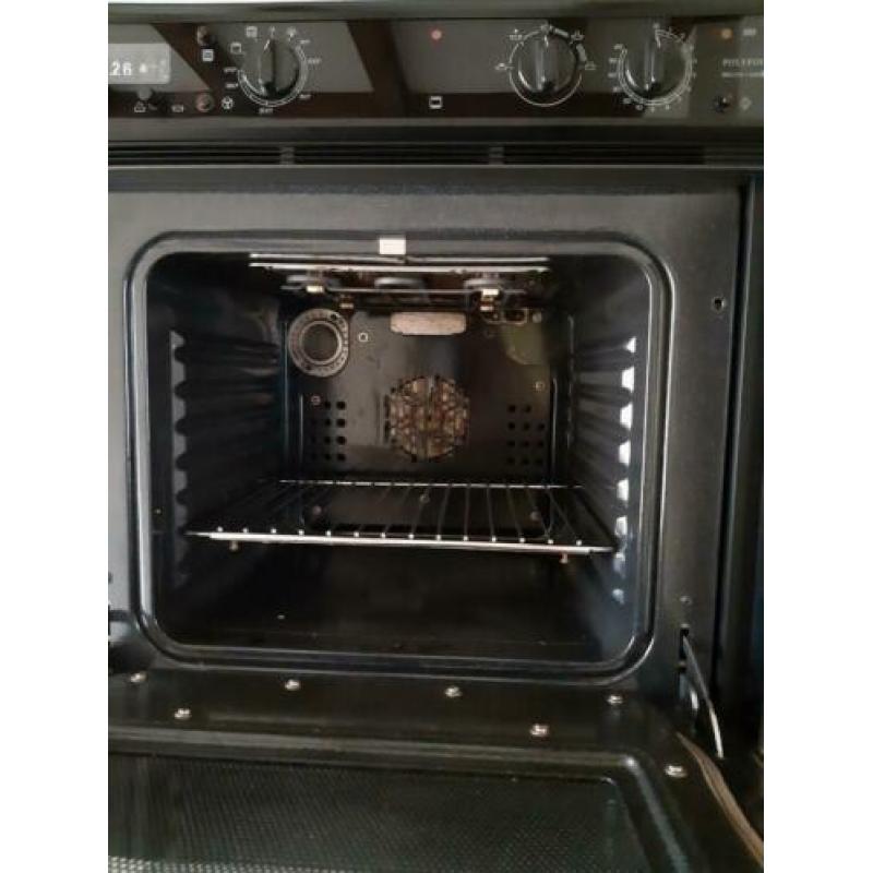 Complete keuken met apparatuur van Scholtes. Lichte kleur.