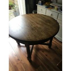 Massief eiken ronde tafel met gebrande keltische tekening