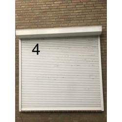 Diverse rolluiken handbediend wit