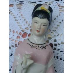 4 Geisha BEELDJES ~ Biscuit porselein