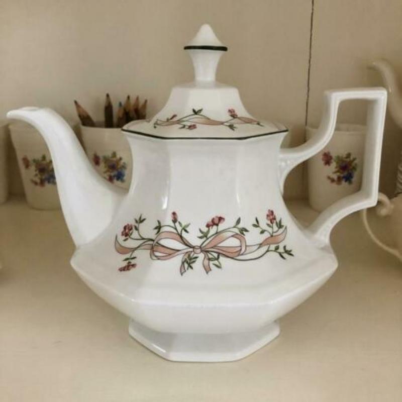 Theepot Johnson Brothers Eternal Beau