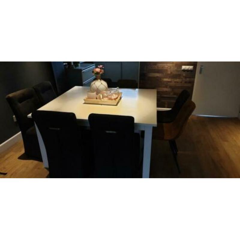 Eetkamertafel