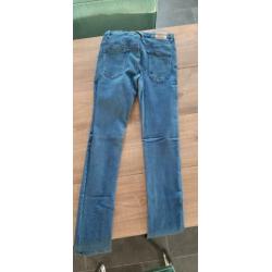 2 SlimFit spijkerbroeken maat 170