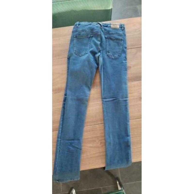 2 SlimFit spijkerbroeken maat 170