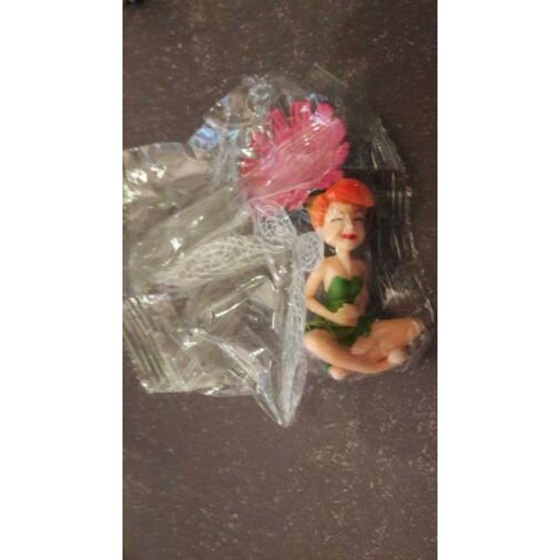 Kerst zittend kunstof Tinkerbell 8 cm hoog / Peter Pan elfje