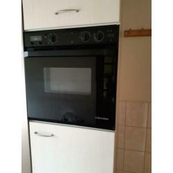 Complete keuken met apparatuur van Scholtes. Lichte kleur.