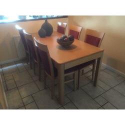 Eettafel met 6 stoelen