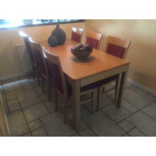 Eettafel met 6 stoelen