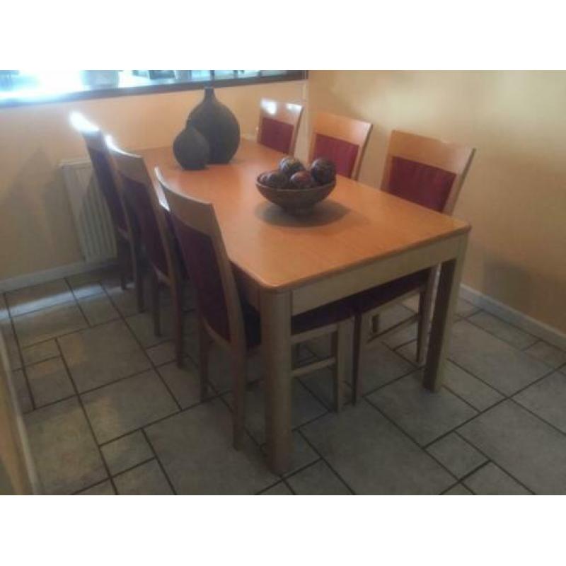 Eettafel met 6 stoelen