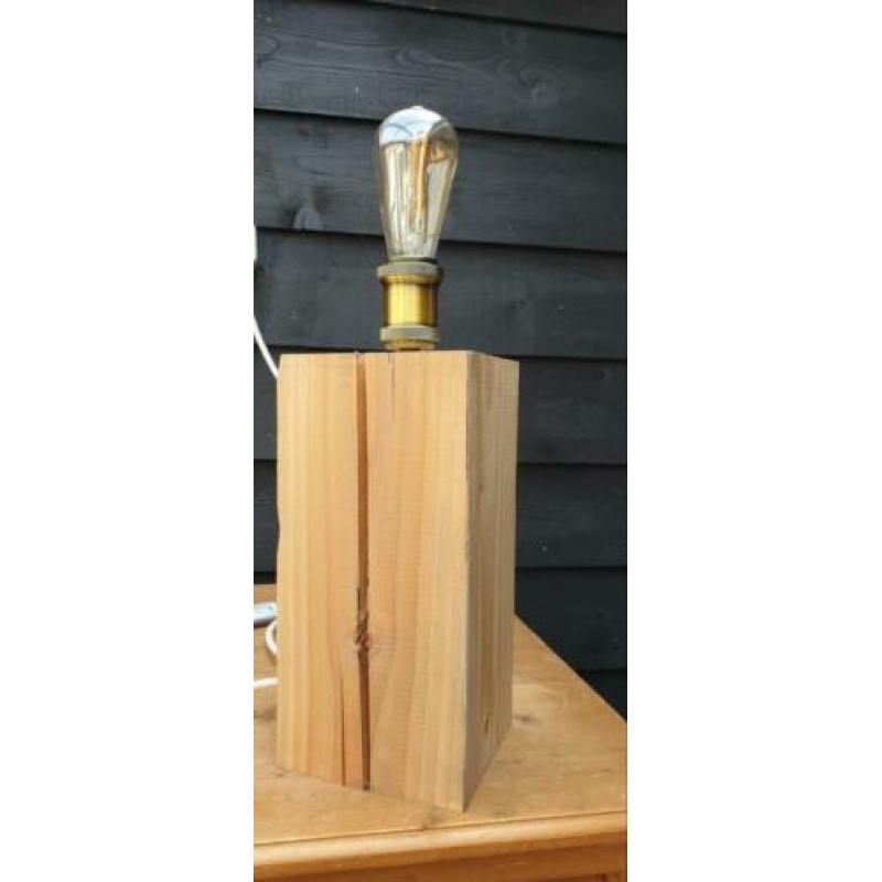 Mooie lampen op hout
