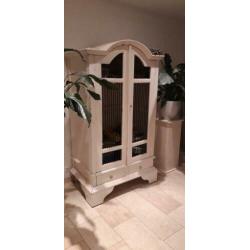 Mooie witte houten vintage kast