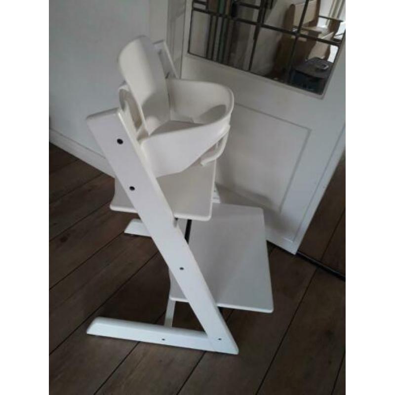 Witte stokke tripp trapp kinderstoel met babyset