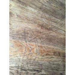 Massief eiken ronde tafel met gebrande keltische tekening