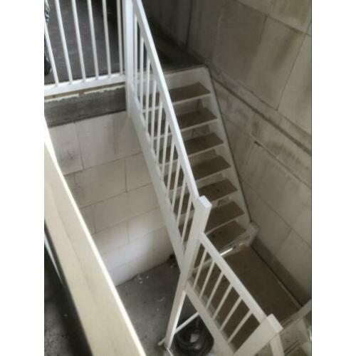 Te koop trap 4 meter hoog met bordes