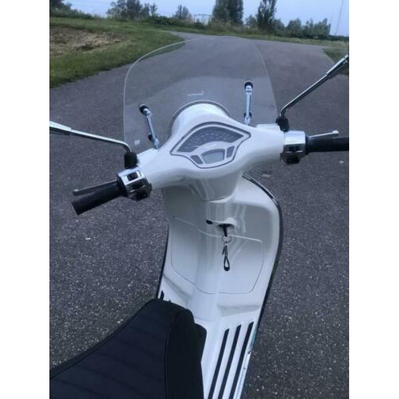 Vespa sprint / primavera.