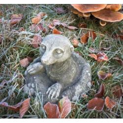 stokstaartje-tuindecoratie-stenen dierfiguren-tuin-deco