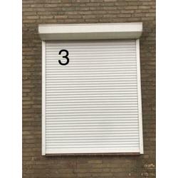 Diverse rolluiken handbediend wit